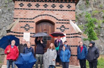 Od kapličky sv.Antonína a sv.Barbory na Kraví horu